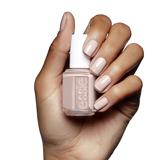 ESSIE-enamel-topless-and-barefoot-on-hand-01