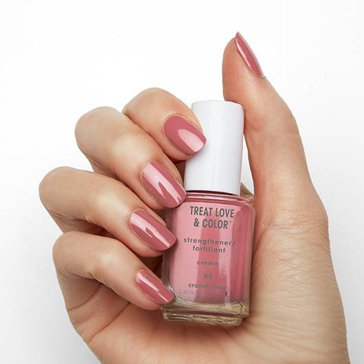 ESSIE-treat-love-and-color-crunch-time-on-hand-1