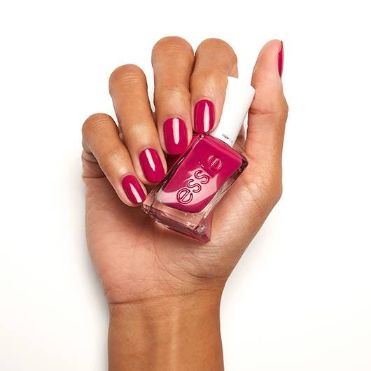 ESSIE-gel-couture-VIPlease-on-hand-2