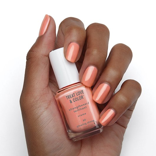 ESSIE-treat-love-and-color-glowing-strong-on-hand-2