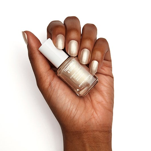 ESSIE-treat-love-and-color-metallics-glow-the-distance-on-hand-3