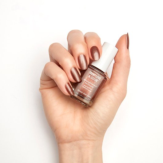 ESSIE-treat-love-and-color-metallics-finish-line-fuel-on-hand-1