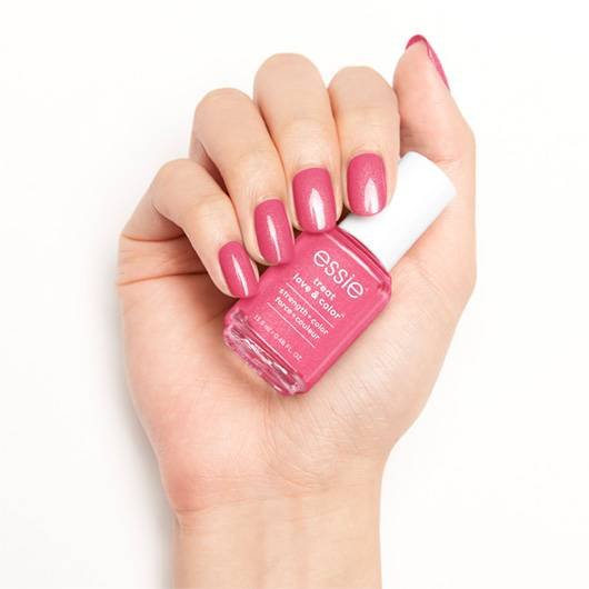 Essie-treat-love-and-color-punch-it-up-Hand-1-US-530