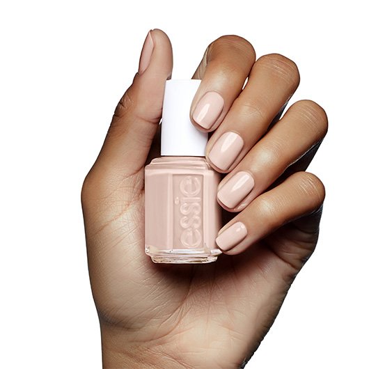 ESSIE-enamel-nudes-on-hand-1
