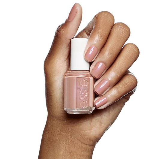 ESSIE-enamel-demeure-vixen-on-hand-01